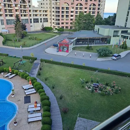 Plaza Studio شقة *