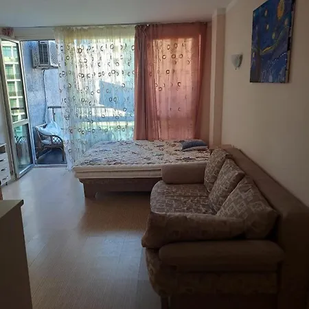 Plaza Studio * ساني بيتش