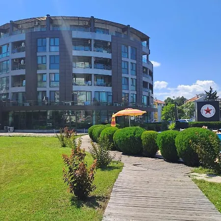 Plaza Studio ساني بيتش